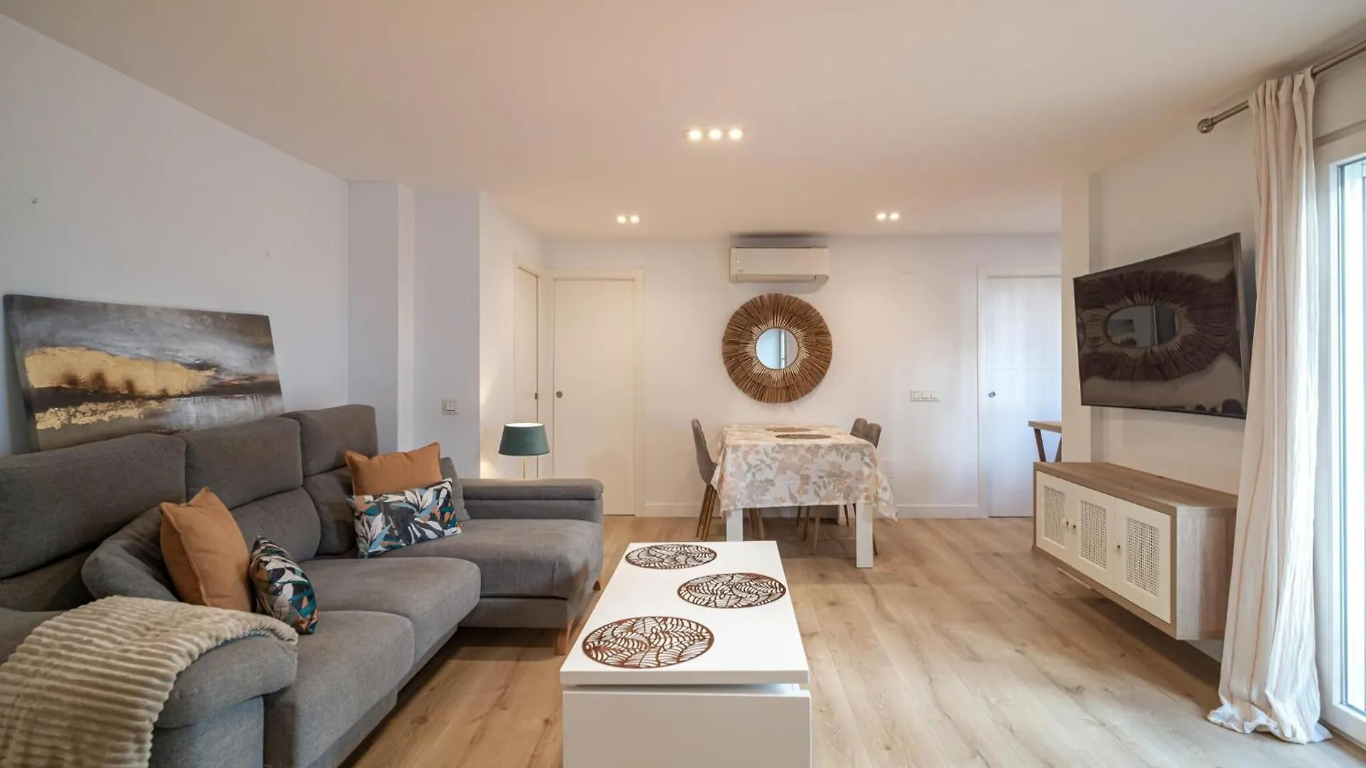2 Bedroom Amazing Apartment In Торремолинос