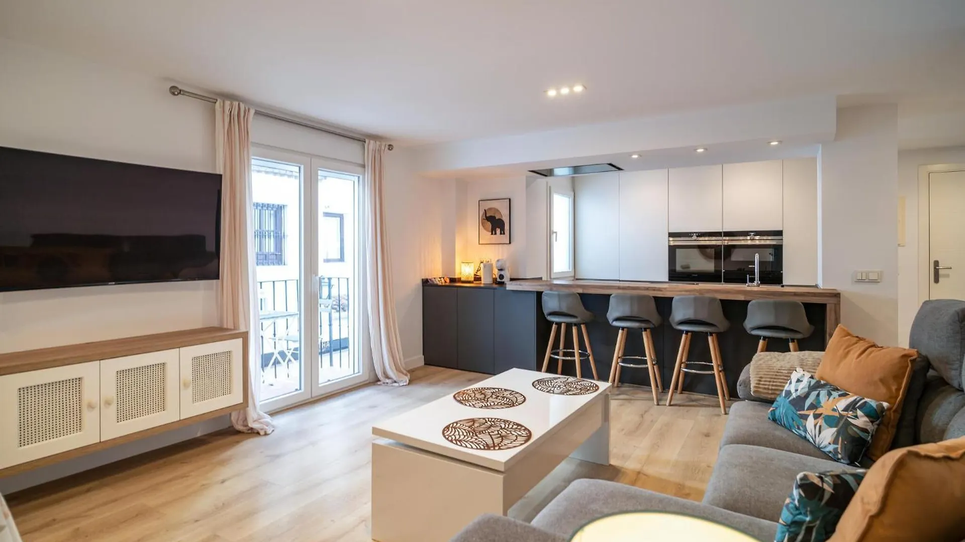 2 Bedroom Amazing Apartment In Torremolinos 0*,