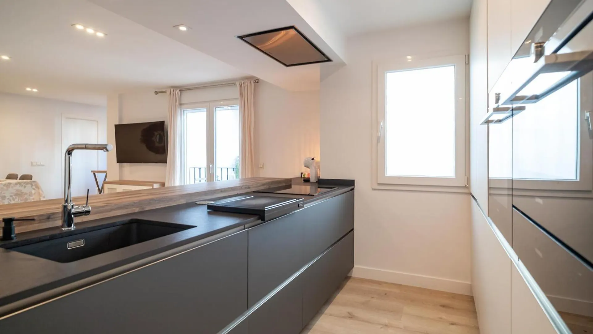2 Bedroom Amazing Apartment In Торремолинос